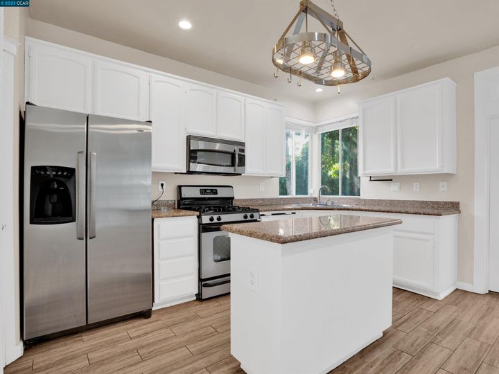 1015 Dellwood Ct, Brentwood, CA | Brentwood. Photo 11 of 31