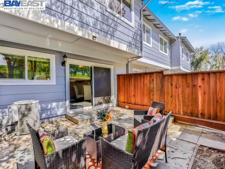 1025 Spring Valley Cmn, Livermore, CA, 94551 Townhouse. Photo 52 of 59