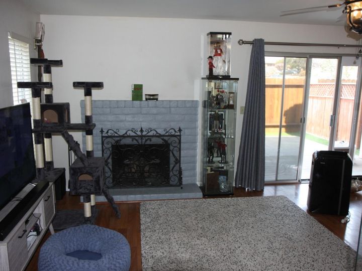 105 Villa Pacheco Ct, Hollister, CA, 95023 Townhouse. Photo 15 of 19