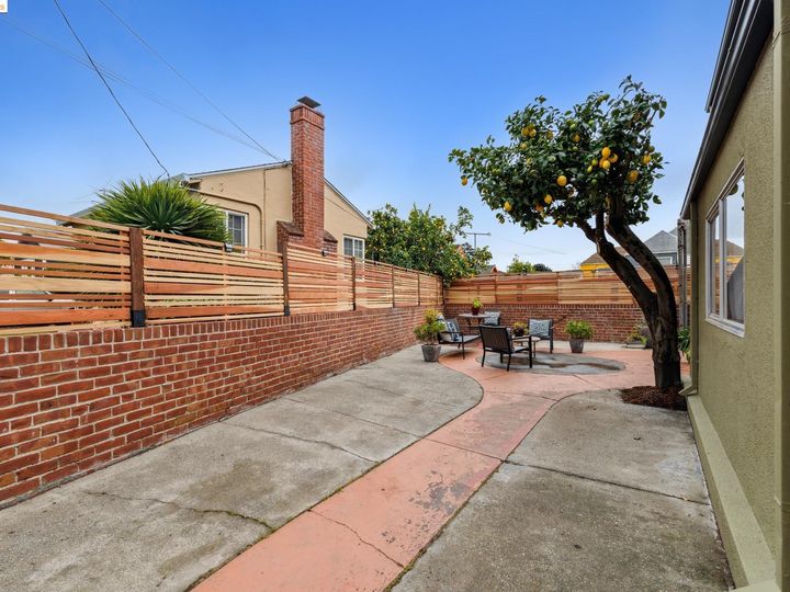 10500 Beverly Ave, Oakland, CA | Durant Manor. Photo 46 of 51