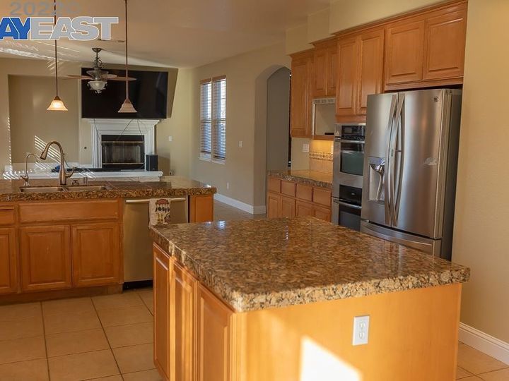 1328 Cliff Swallow Dr, Patterson, CA | Creekside. Photo 9 of 23