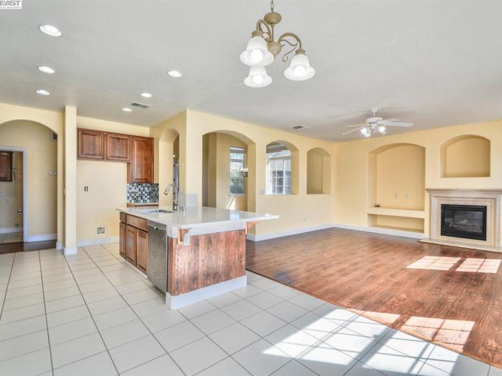 1420 Oasis Ln, Patterson, CA | . Photo 14 of 33