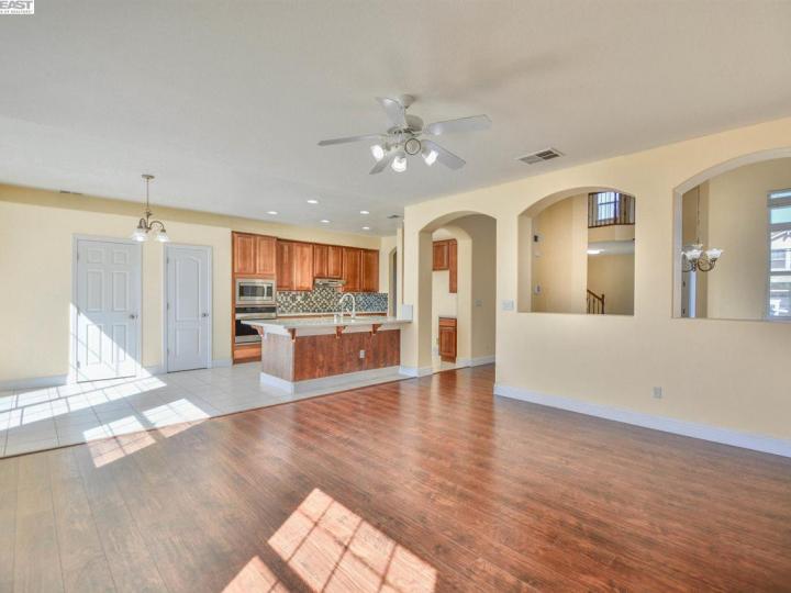 1420 Oasis Ln, Patterson, CA | . Photo 17 of 33