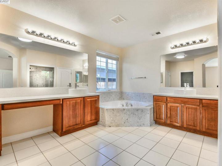 1420 Oasis Ln, Patterson, CA | . Photo 20 of 33