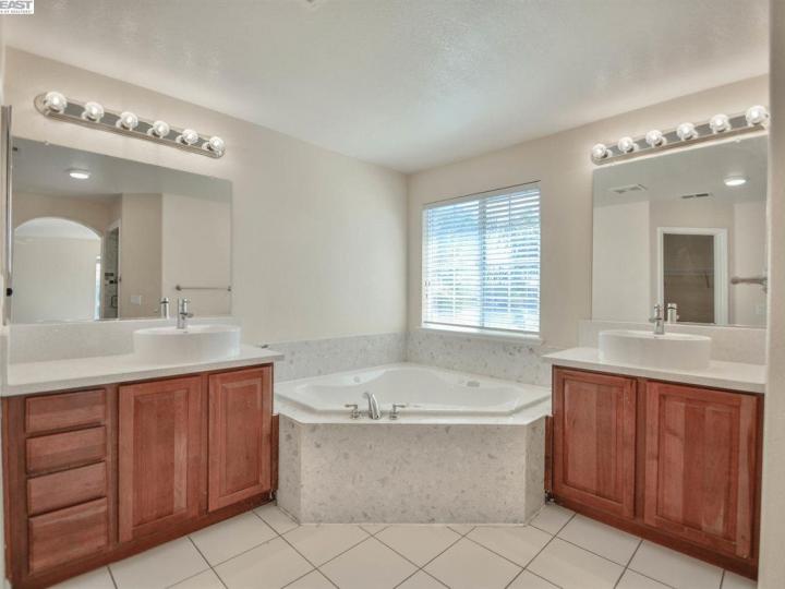 1420 Oasis Ln, Patterson, CA | . Photo 24 of 33