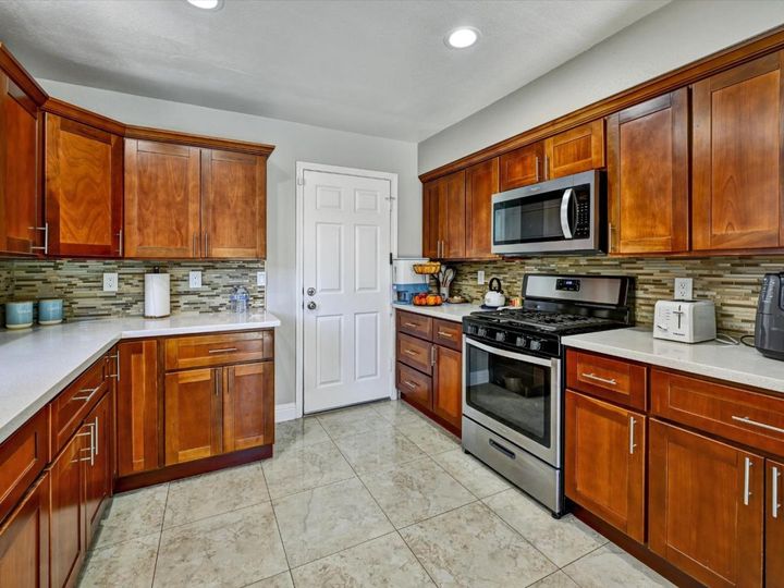 150 Farrell Ave, Gilroy, CA | . Photo 14 of 32