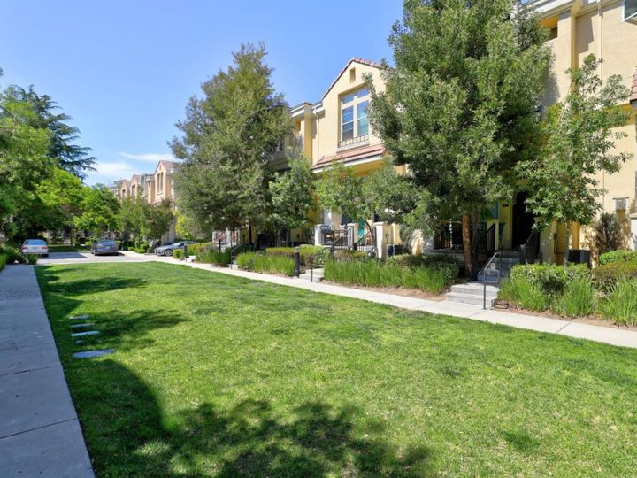 165 Bel Air Ct, Mountain View, CA, 94043 Townhouse. Photo 4 of 15