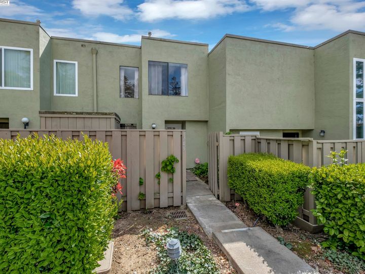 1745 Dover Pl, Hayward, CA, 94541 Townhouse. Photo 43 of 44