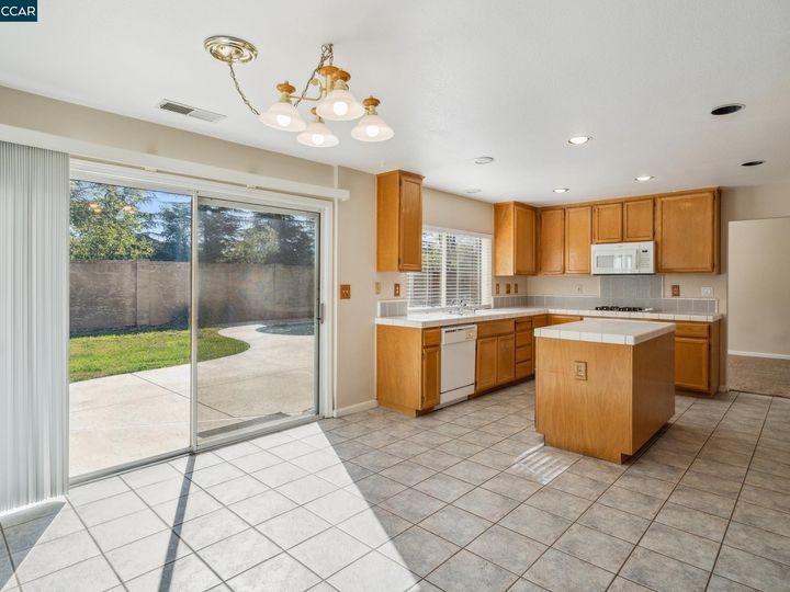 1900 Heron St, Tracy, CA | Central Tracy. Photo 12 of 41