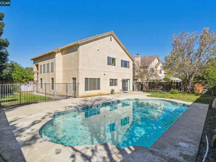 1900 Heron St, Tracy, CA | Central Tracy. Photo 35 of 41