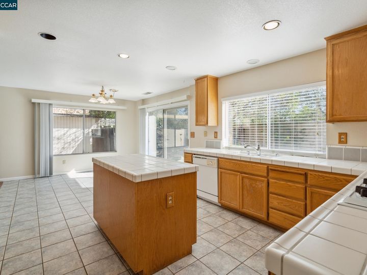 1900 Heron St, Tracy, CA | Central Tracy. Photo 9 of 41