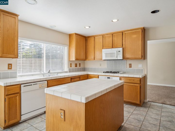 1900 Heron St, Tracy, CA | Central Tracy. Photo 10 of 41