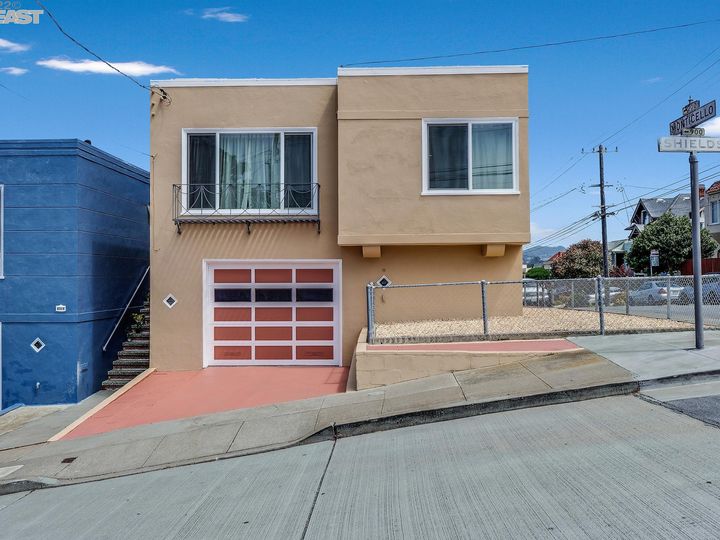 201 Monticello St, San Francisco, CA | Merced Heights. Photo 4 of 40