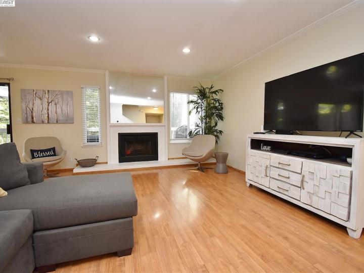 20219 Waterford Pl, Castro Valley, CA, 94552 Townhouse. Photo 13 of 39