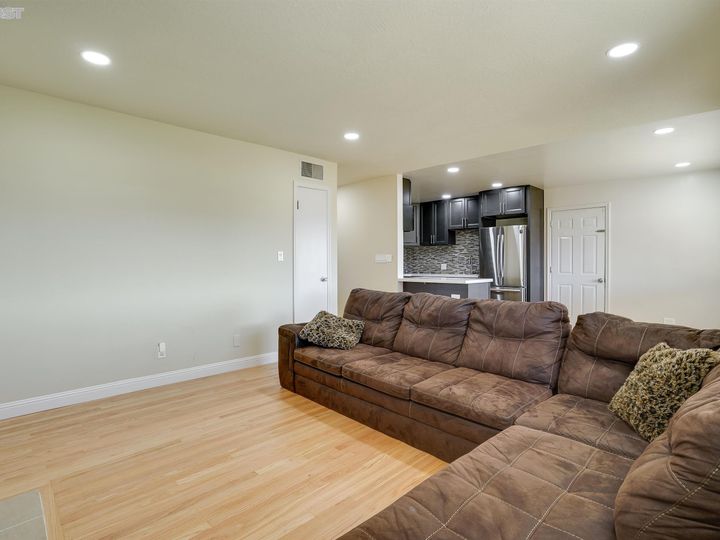215 Lee, Livermore, CA | Leland Heights. Photo 9 of 33