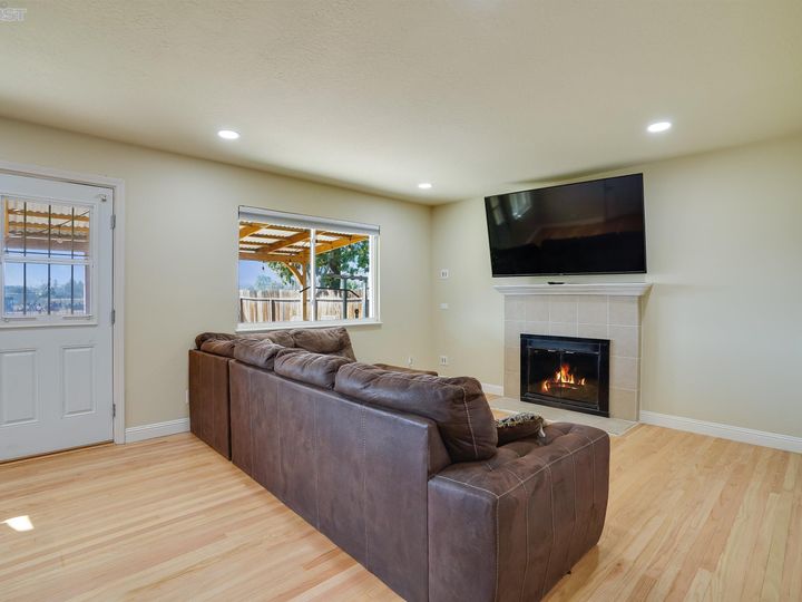 215 Lee, Livermore, CA | Leland Heights. Photo 10 of 33