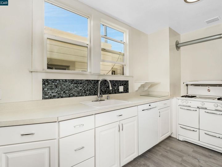 2454 26th Ave, San Francisco, CA | Parkside. Photo 12 of 31