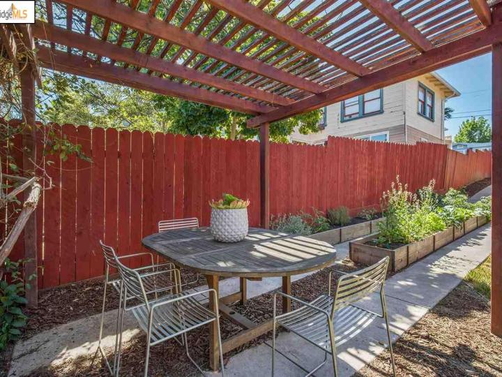 2512 Cole St, Oakland, CA | Maxwell  Park. Photo 25 of 28