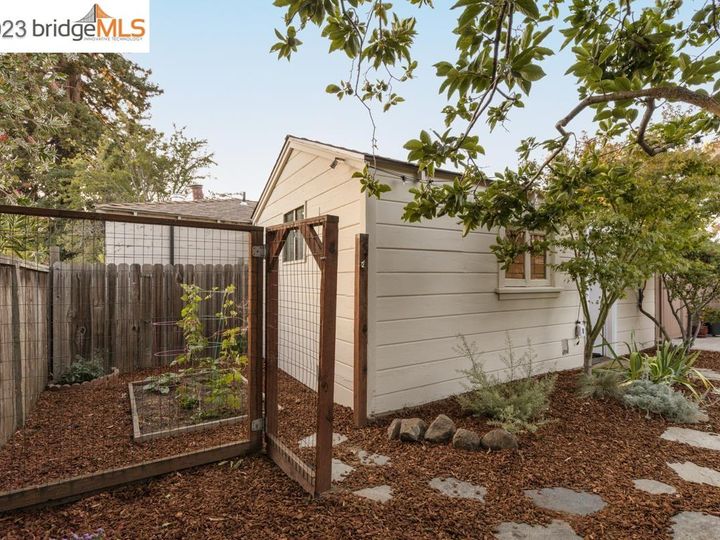 2533 Carmel St, Oakland, CA | Lincoln Heights. Photo 47 of 59