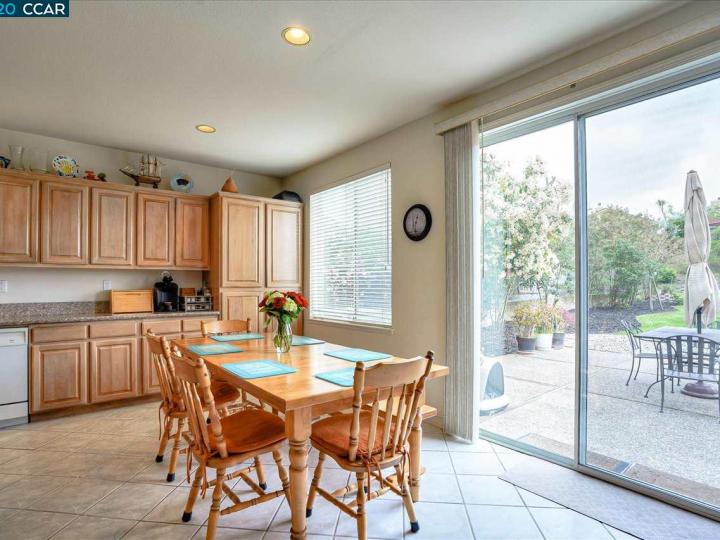 25757 Cloverfield Ct, Castro Valley, CA | 5 Canyons. Photo 11 of 40