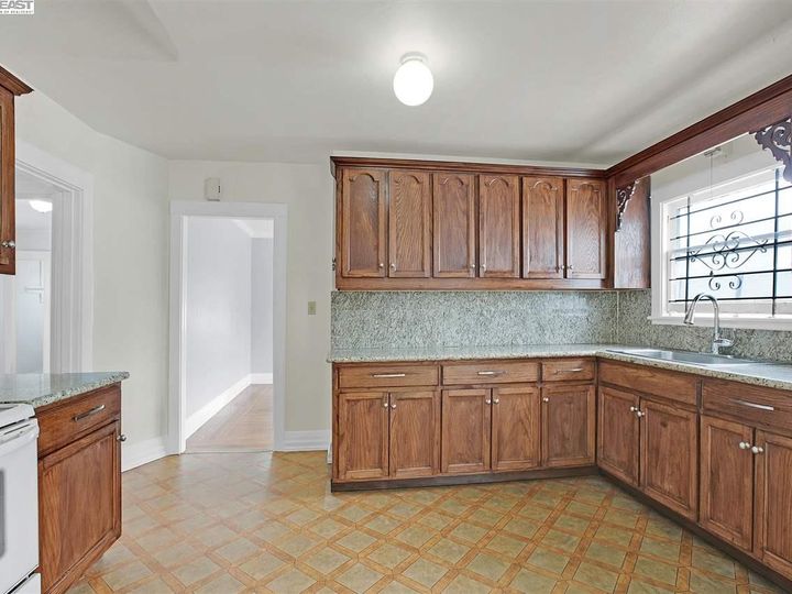 2634 Logan St, Oakland, CA | Foothill. Photo 14 of 39