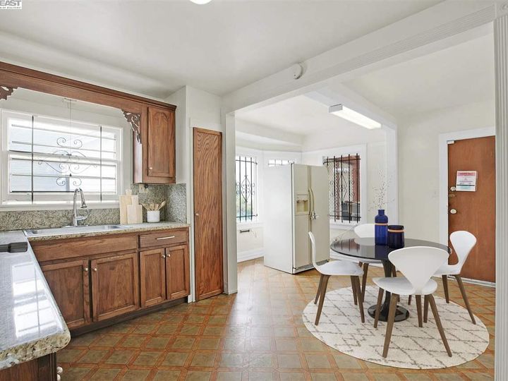2634 Logan St, Oakland, CA | Foothill. Photo 16 of 39