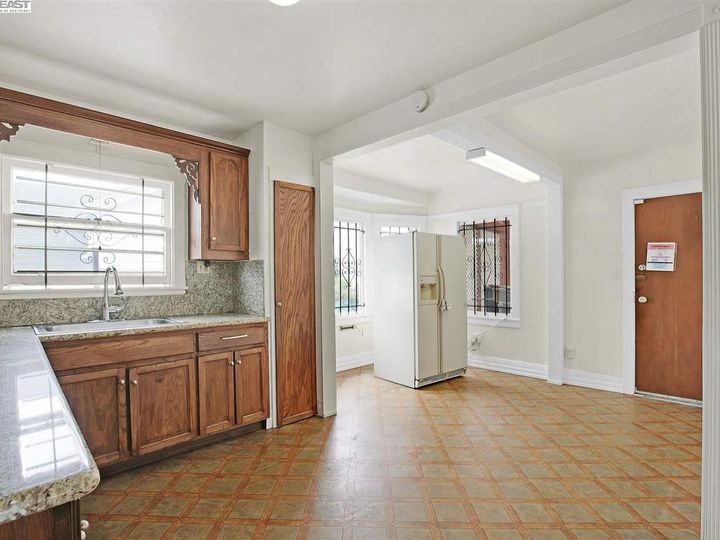 2634 Logan St, Oakland, CA | Foothill. Photo 10 of 39