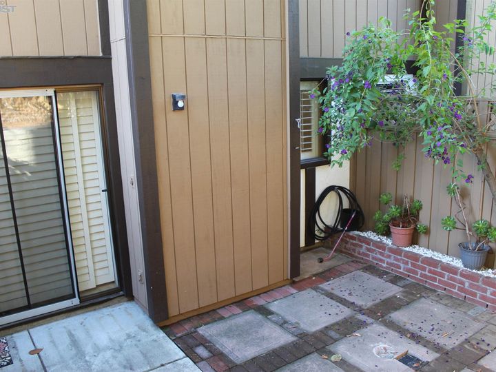 2640 Teal Ln, Union City, CA, 94587 Townhouse. Photo 17 of 32