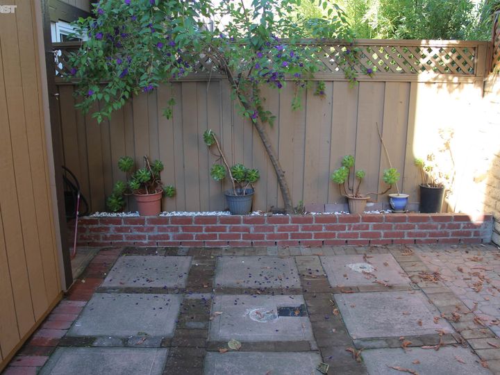 2640 Teal Ln, Union City, CA, 94587 Townhouse. Photo 18 of 32
