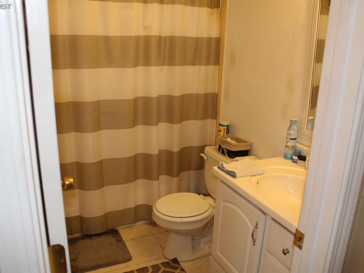 2640 Teal Ln, Union City, CA, 94587 Townhouse. Photo 25 of 32