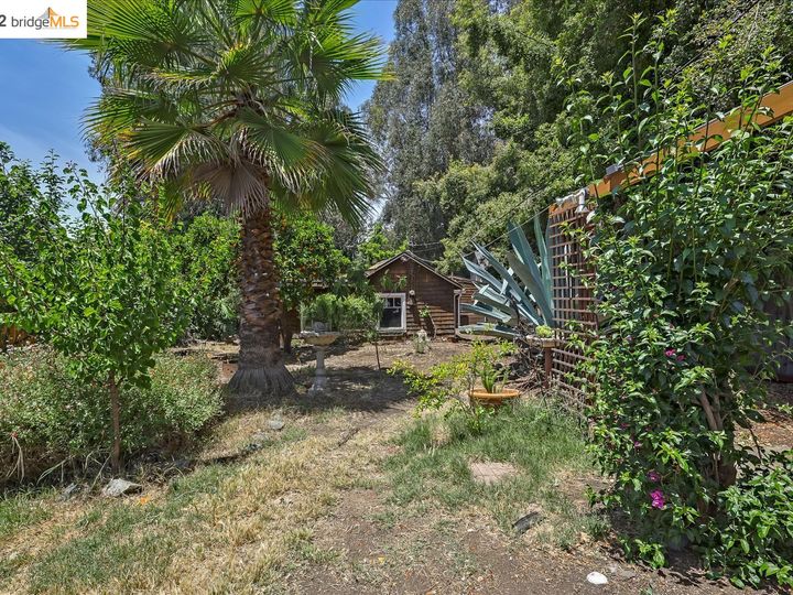 3129 Courtland Ave, Oakland, CA | Maxwell  Park. Photo 2 of 46