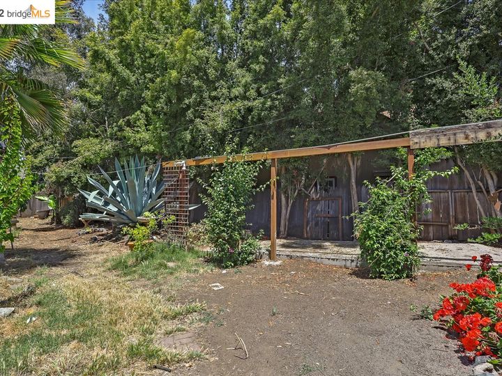 3129 Courtland Ave, Oakland, CA | Maxwell  Park. Photo 12 of 46