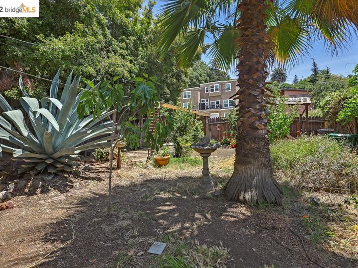 3129 Courtland Ave, Oakland, CA | Maxwell  Park. Photo 7 of 46