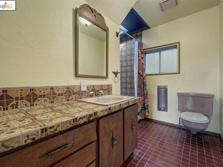 3325 Coolidge Ave, Oakland, CA | Dimond. Photo 11 of 15