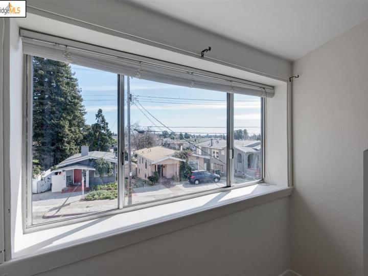 3325 Coolidge Ave, Oakland, CA | Dimond. Photo 14 of 15