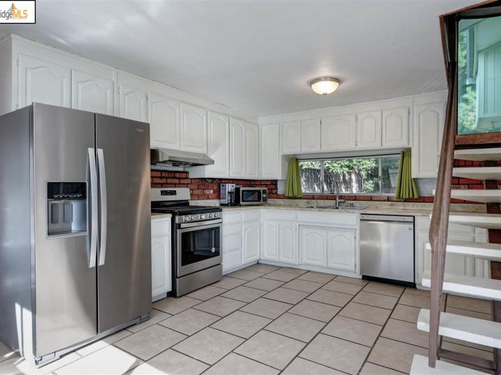 3325 Coolidge Ave, Oakland, CA | Dimond. Photo 9 of 15