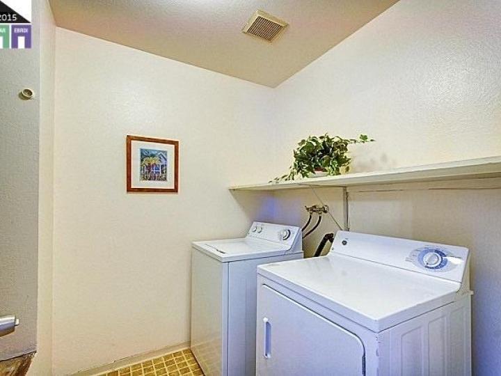 34935 Seal Rock Ter, Fremont, CA, 94555 Townhouse. Photo 24 of 28