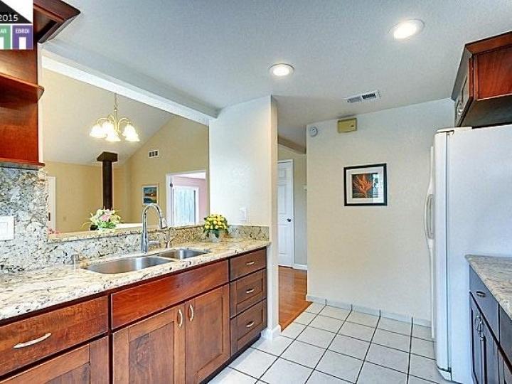 34935 Seal Rock Ter, Fremont, CA, 94555 Townhouse. Photo 9 of 28