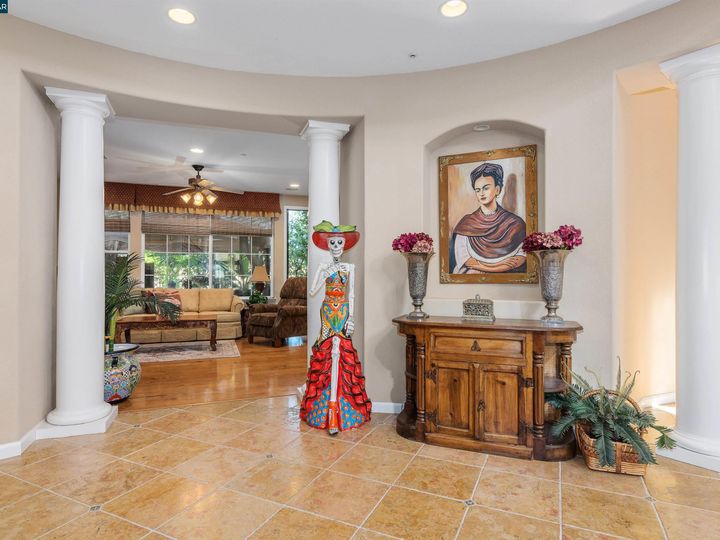 357 Foothill Dr, Brentwood, CA | Deer Ridge. Photo 15 of 40