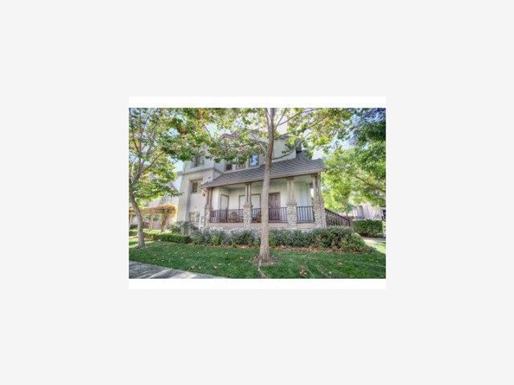366 Flower Ln, Mountain View, CA, 94043 Townhouse. Photo 1 of 9