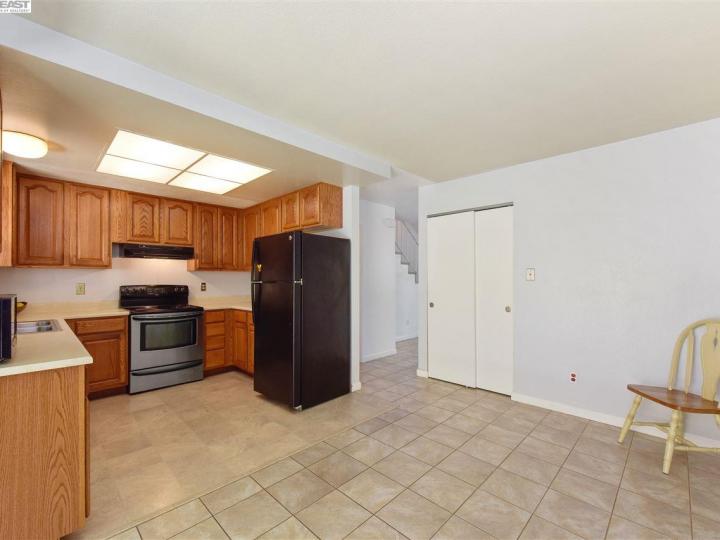 3824 39th Ave #C, Oakland, CA, 94619 Townhouse. Photo 12 of 25