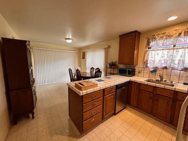 384 Lynbrook Dr, Pacifica, CA | . Photo 10 of 22