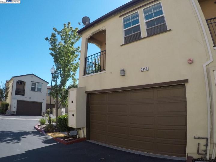 3957 Forest Cir, Castro Valley, CA, 94546 Townhouse. Photo 2 of 25