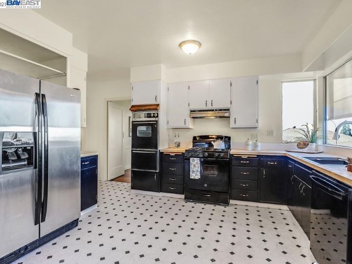 4245 Wilshire Blvd, Oakland, CA | Lincoln Heights. Photo 12 of 40