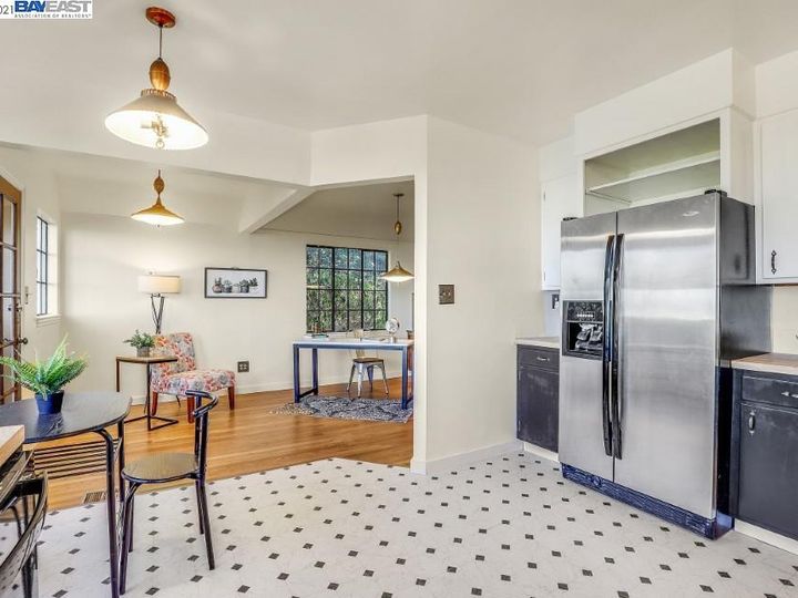 4245 Wilshire Blvd, Oakland, CA | Lincoln Heights. Photo 10 of 40