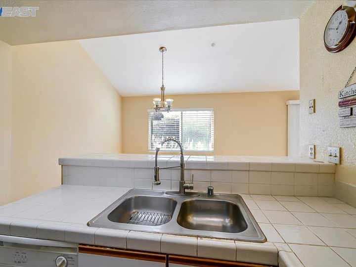 452 Norfolk Dr, Pacifica, CA | Palisades. Photo 12 of 42