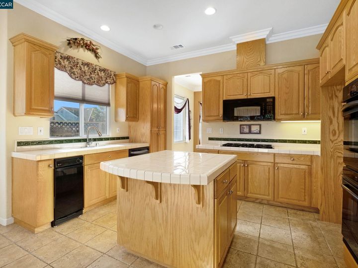 4883 Tipperary Way, Antioch, CA | Rivergate. Photo 17 of 37