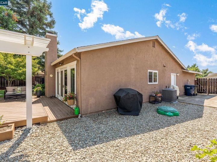 5154 Lenore Ave, Livermore, CA | Rancho Arroyo. Photo 25 of 38