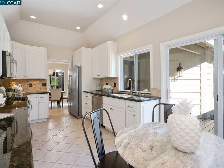 536 Silver Lake Dr, Danville, CA, 94526 Townhouse. Photo 15 of 32
