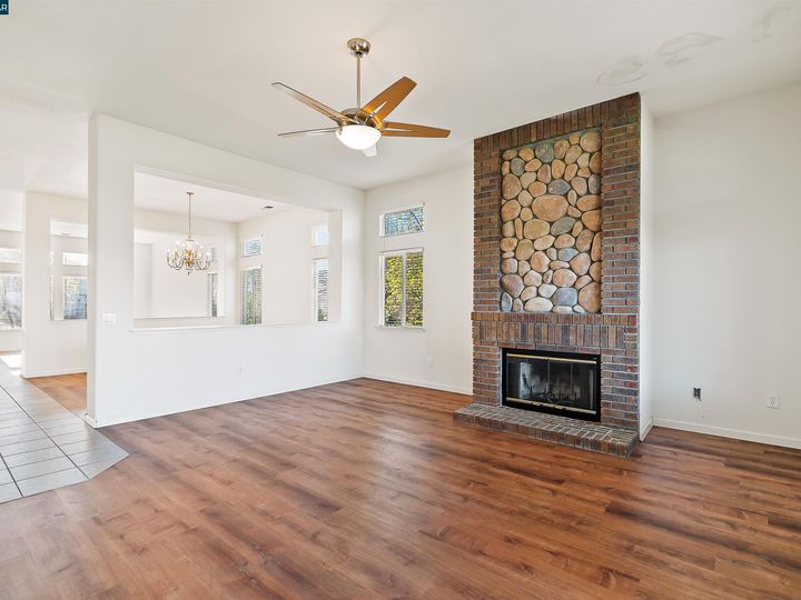560 Central Park Pl, Brentwood, CA | Summerset 1. Photo 20 of 57